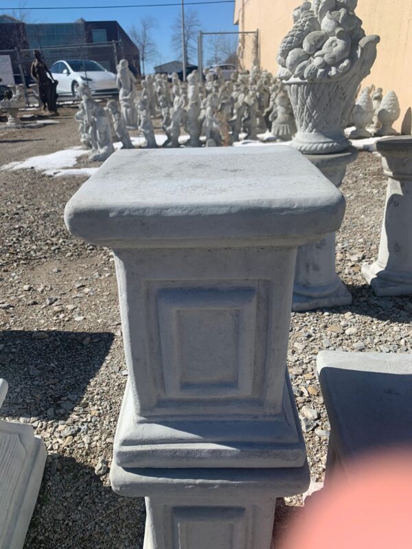 Pedestal 14"