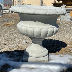 Medium Elegant Urn