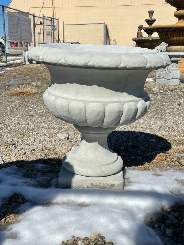 Medium Elegant Urn